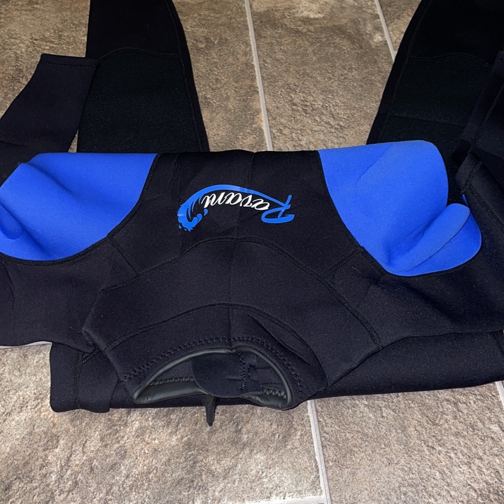 Full body wet suit - Picture 2 of 6